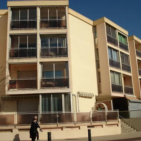 Apartment Spacieux ** A Balaruc-les-bains, Proche Thermes Avec Loggia Et Garage Optionnel - Fr-1-503-61 *